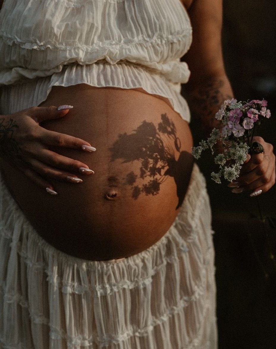 Golden light 💛. #suisseromande #sagefemme #retraiteprenatale #babymoon #solobabymoon